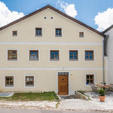 Gehobenes Ambiente In Historischer Wohnung Walting Kültér fotó