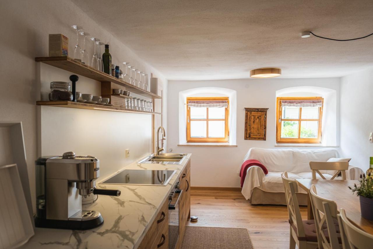 Gehobenes Ambiente In Historischer Wohnung Walting Kültér fotó