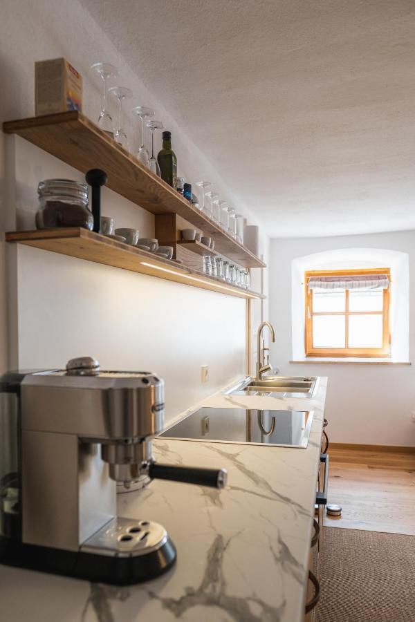 Gehobenes Ambiente In Historischer Wohnung Walting Kültér fotó