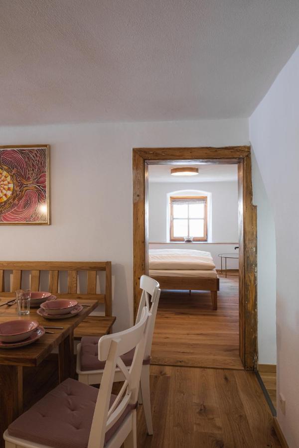 Gehobenes Ambiente In Historischer Wohnung Walting Kültér fotó
