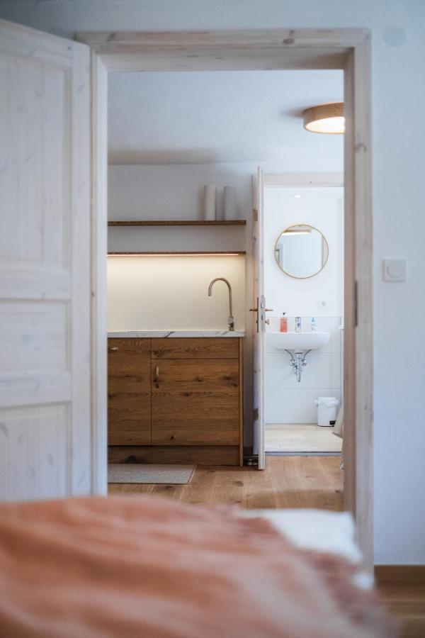 Gehobenes Ambiente In Historischer Wohnung Walting Kültér fotó