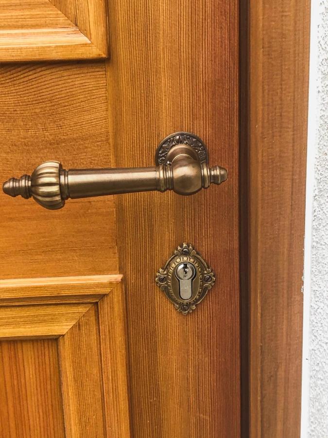Gehobenes Ambiente In Historischer Wohnung Walting Kültér fotó