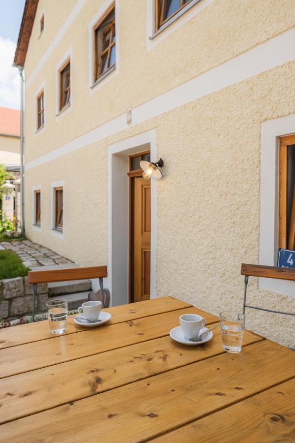Gehobenes Ambiente In Historischer Wohnung Walting Kültér fotó