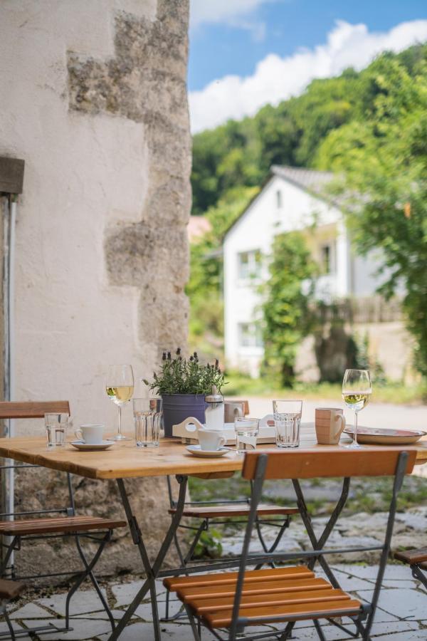Gehobenes Ambiente In Historischer Wohnung Walting Kültér fotó