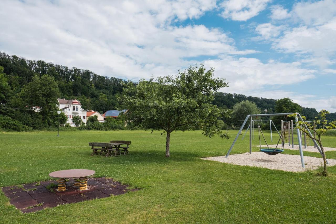 Gehobenes Ambiente In Historischer Wohnung Walting Kültér fotó